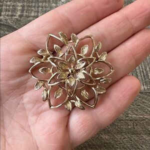 Vintage Sarah Coventry Peta-Lure Brooch